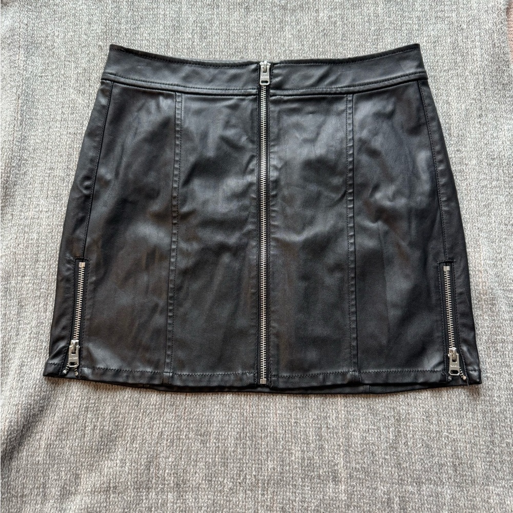 Express Black Mini Vegan Leather Skirt with Zipper Accents - Picture 2 of 7